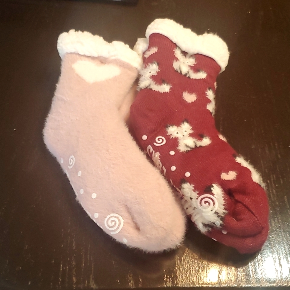 2 pair muk luks brand fuzzy insulated gripper socks new